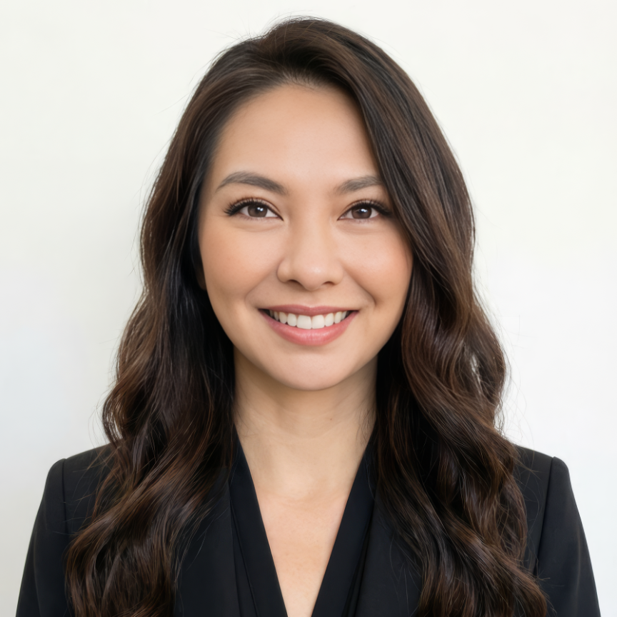 Portrait of Lyna Hoc, Real Estate Advisor